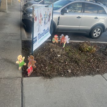 Berkley Public Library - Gingerbread men - Libraries Near Me - Berkley, Michigan