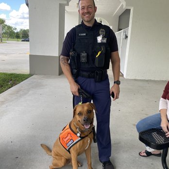 Sugars Sniffers - Met a nice police officer - Pet Training Near Me Sugars Sniffers - Met a nice police officer - Pet Training Near Me