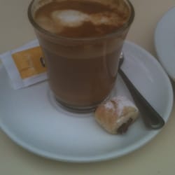 Les Coquetes - Un detallito con un café que aunque es una pizca de na, se agradece