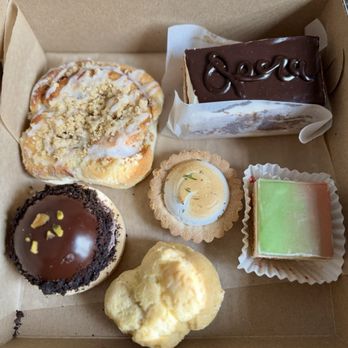 Flourless - Cinnamon roll, opera cake, entremet, tart, petit four - Bakeries Near Me - Placerville, California
