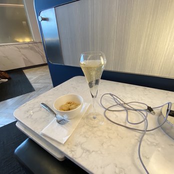 United Polaris Lounge - Airport Lounges Near Me - Chicago, Illinois United Polaris Lounge - Airport Lounges Near Me - Chicago, Illinois