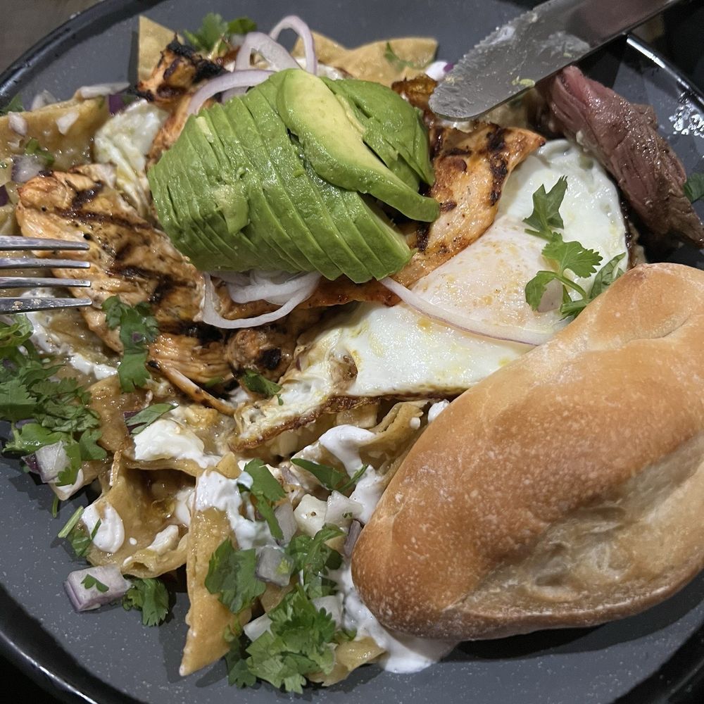 La Chingona - Chilaquiles verdes con pollo - Mexican Near Me - Seattle, Washington La Chingona - Chilaquiles verdes con pollo - Mexican Near Me - Seattle, Washington