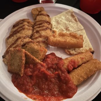 Presto Wine Bar - Mozzarella sticks,toasted ravioli, chicken strips and flatbread cheese bread - Wine Bars Near Me - St. Peters, Missouri