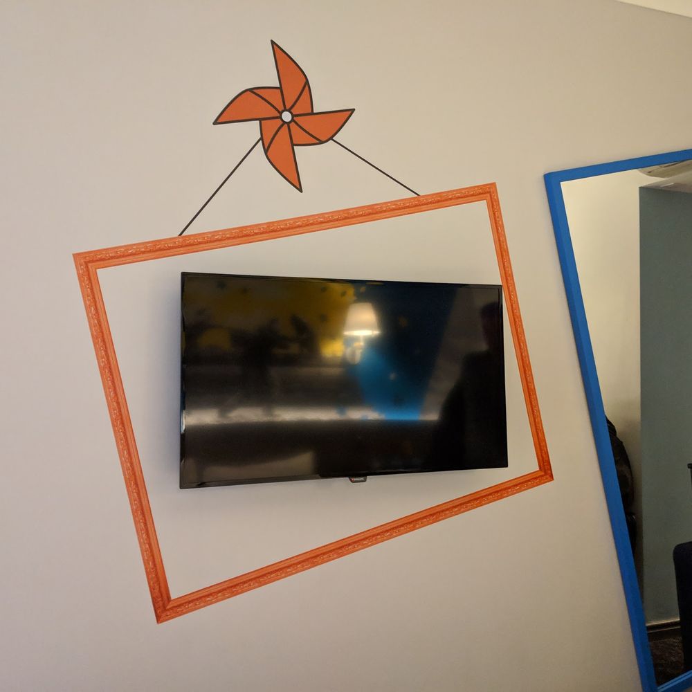 Ibis Styles - Quirky Hotel Decor - windblown mirror - Hotels Near Me - Manchester, XGM