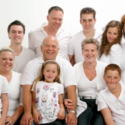 Fototeam Amsterdam - Sanders & Rozemeijer - Hoe groot u familie ook is we vinden plek voor u in onze studio of op locatie.