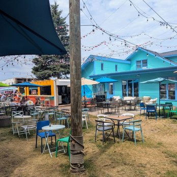 Beachy’s - Outdoor seating - Burgers Near Me - Caseville, Michigan