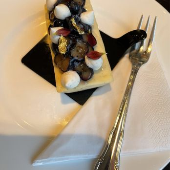 Condi Lounge - Blaubeere-Käse-Kuchen einfach köstlich / Blueberry cheese cake simply delicious - Lounges Near Me - Hamburg, HH Condi Lounge - Blaubeere-Käse-Kuchen einfach köstlich / Blueberry cheese cake simply delicious - Lounges Near Me - Hamburg, HH