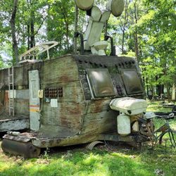 Apple Valley Hillbilly Garden and Toyland - Hillbilly spaceship