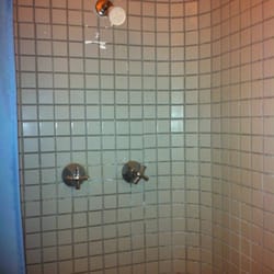 Ranch House Motel - Shower. Clean.
