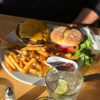 Tufted Puffin Lounge