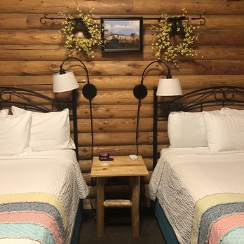 Bryce Canyon Log Cabins - Hotels Near Me - Tropic, Utah