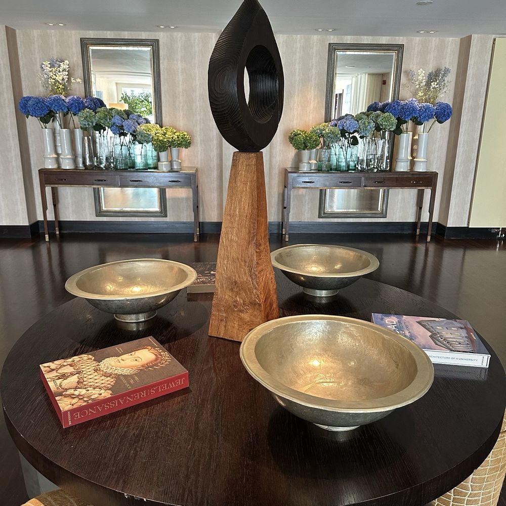 Europe Hotel - Decor - Hotels Near Me - Killarney, Kentucky