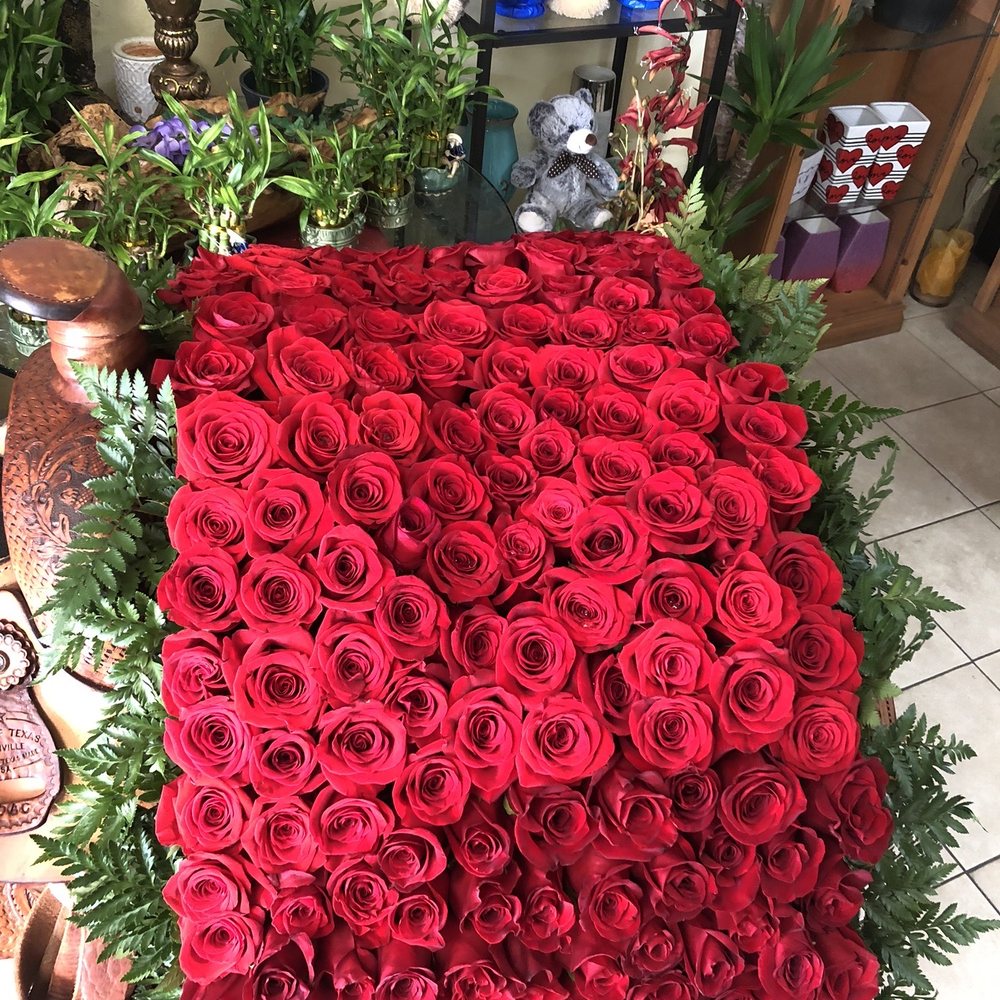 Más de 300 rosas rojas Más de 300 rosas rojas