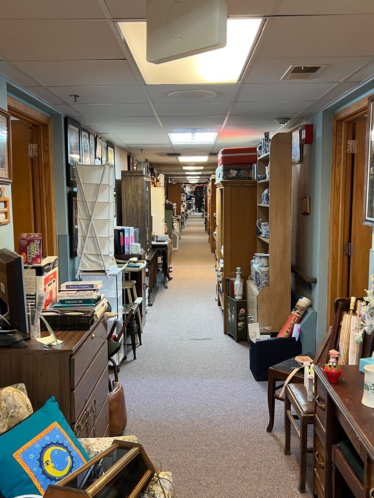 BIG DOGS TREASURES AND COFFEE SHOP Updated September 2024 251 7th