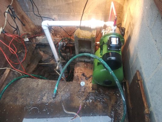 M&M Handyman and Plumbing Logo