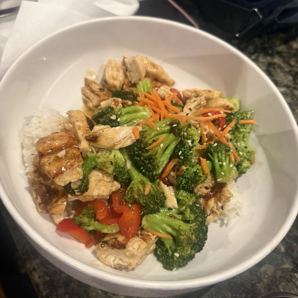 Jonathan's Grille - Asian chicken salad bowl - Sports Bars Near Me - East Ridge, Tennessee