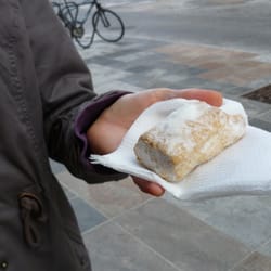 Troyano Sanchez Francisco - Polvoron (luchtig zanddeeggebakje met amandelmeel)