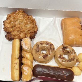 Smiling Donuts - This is what I have left after sharing and eating 2 myself. There was a giant cinnamon roll in there too. - Donuts Near Me - Pflugerville, Texas