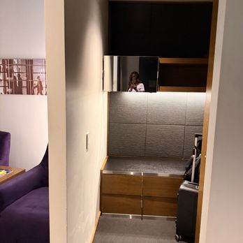 Le Germain Hotel Calgary - Closet - Hotels Near Me - Calgary, Alberta Le Germain Hotel Calgary - Closet - Hotels Near Me - Calgary, Alberta