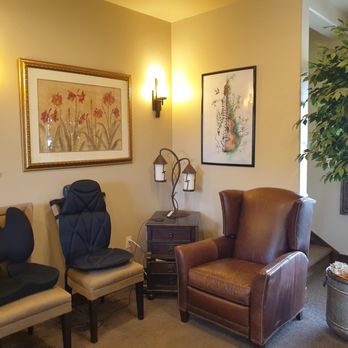 Schroeppel Chiropractic - Reception: Seating - Chiropractors Near Me - Lindon, Utah