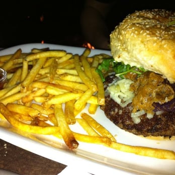 Earls Kitchen + Bar - Juicy Burger - Canadian (New) Near Me - Whistler, British Columbia