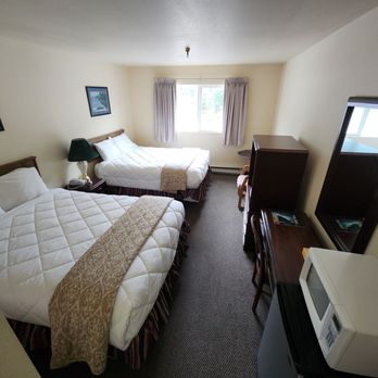 Glacier Hotel - 2 queen bedroom - Hotels Near Me - Valdez, Alaska