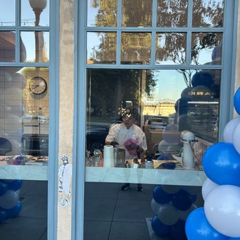 Paris Baguette - You can watch bakers preparing yummies from outside - Bakeries Near Me - Monrovia, California Paris Baguette - You can watch bakers preparing yummies from outside - Bakeries Near Me - Monrovia, California