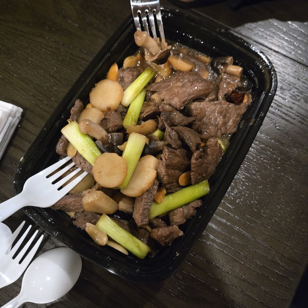 Star of Siam - Almond beef, genuinely so delicious, chili's were spicy, and veggies were yummy - Thai Near Me - Chicago, Illinois Star of Siam - Almond beef, genuinely so delicious, chili's were spicy, and veggies were yummy - Thai Near Me - Chicago, Illinois
