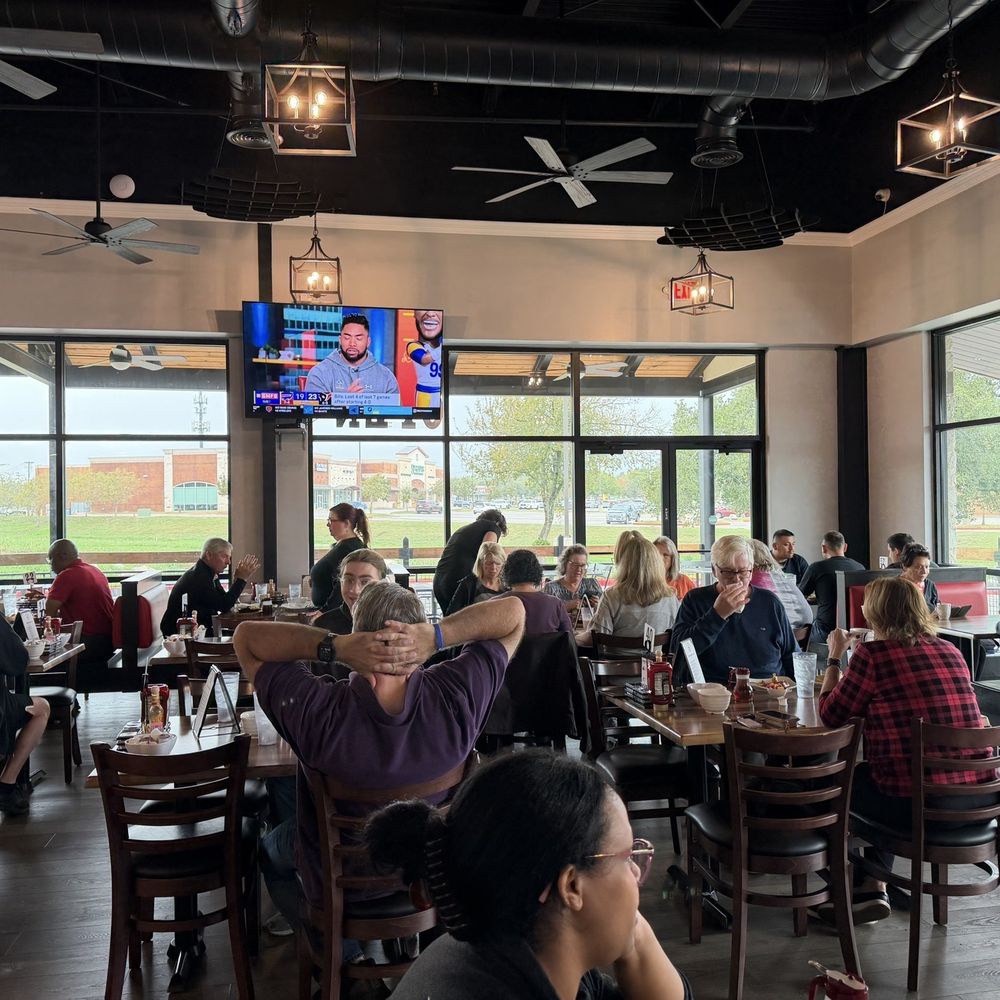Cedar Park Cafe - Nearly full on a Friday morning - Breakfast & Brunch Near Me - Cedar Park, Texas