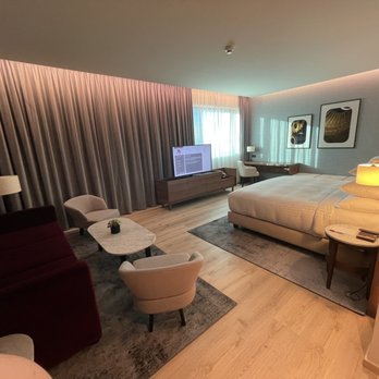 Geneva Marriott Hotel - Suite with king size bed - Hotels Near Me - Cointrin, GE