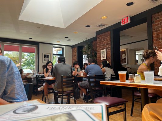 Frank Pepe Pizzeria Napoletana by null
