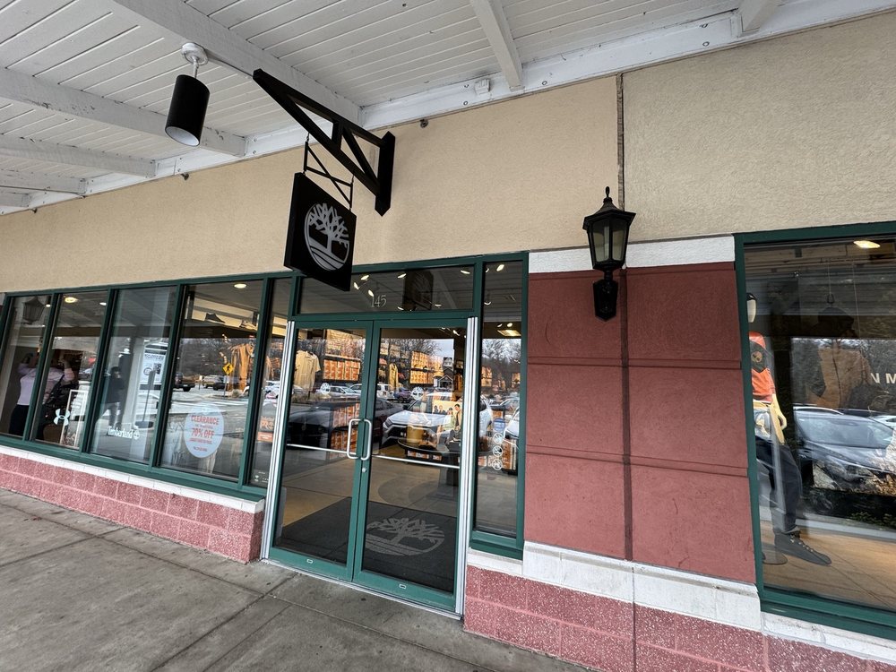 Timberland Outlet - Clinton Ct Logo