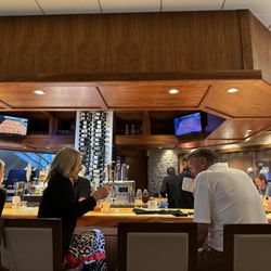 Elway’s Taproom & Grill - Bar Area