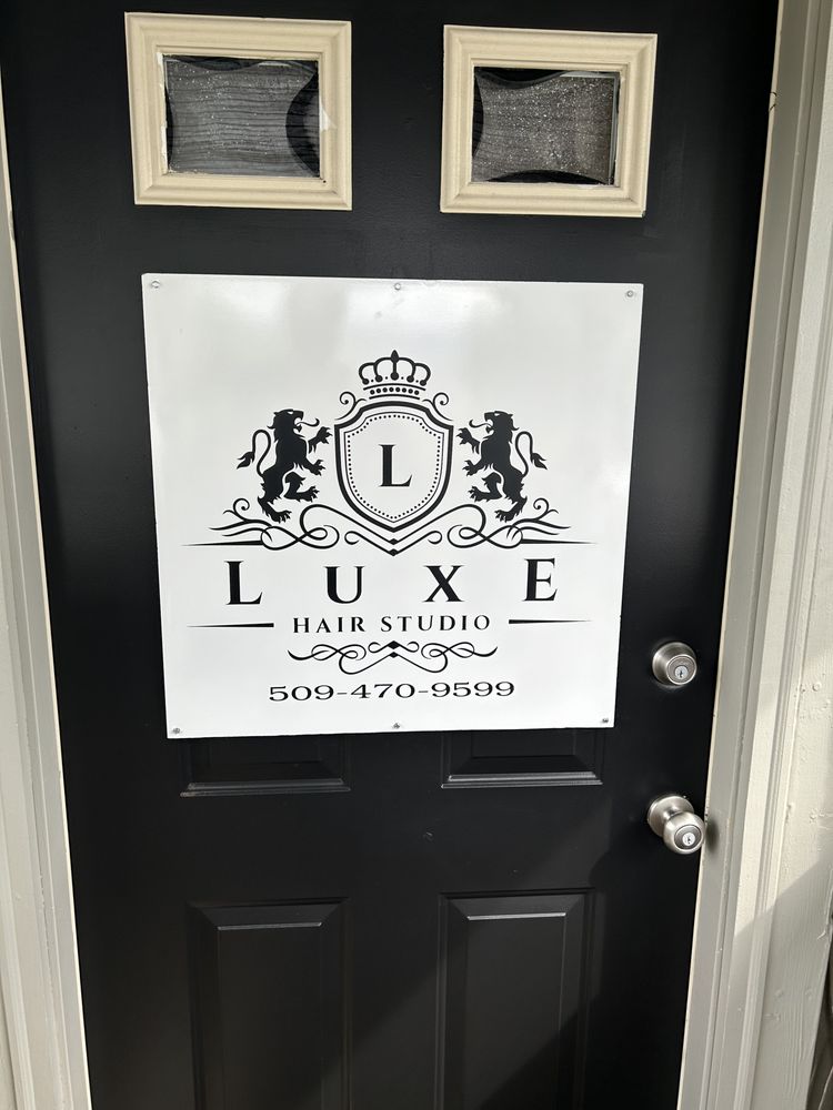 Luxe Hair Studio Logo