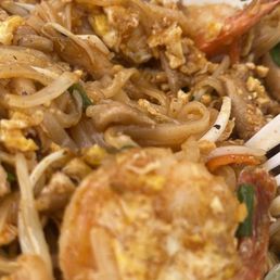 Chicken and Shrimp Pad Thai Chicken and Shrimp Pad Thai
