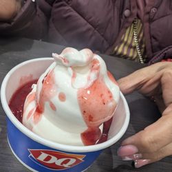 Dairy Queen - Strawberry Sundae