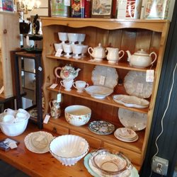 Good Times Vintage Boutique - Lots of kitchen items