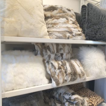 Simons - Pillows - Accessories Near Me - Mississauga, Ontario