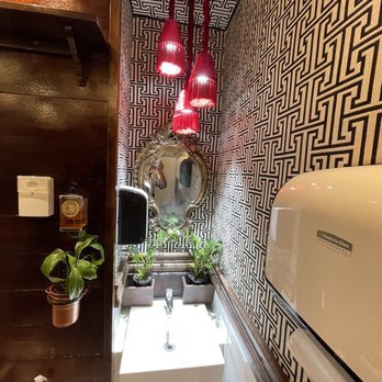 Nez Bistrô - Ladies room - French Near Me - Recife, Prince Edward Island
