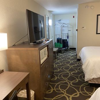 Holiday Inn Express & Suites Ames - Room 306 - Hotels Near Me - Ames, Iowa