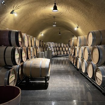 Capo Creek Winery - Wine Tasting Room Near Me - Healdsburg, California
