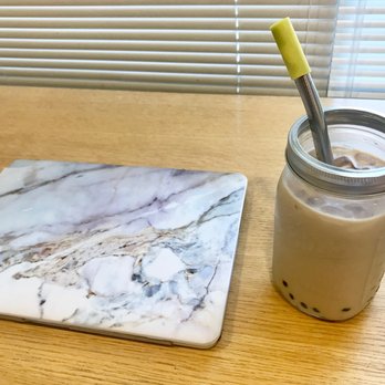 Quickly - Milk tea with pearls and 50% sugar, in a mason jar and a metal boba straw - Bubble Tea Near Me - Vallejo, California