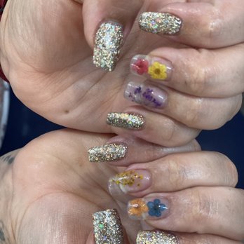Polish Nails Spa - Golden flowers by Tina - Nail Salons Near Me - Santee, California