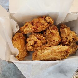 Coreanos - Fried chicken - bone in.