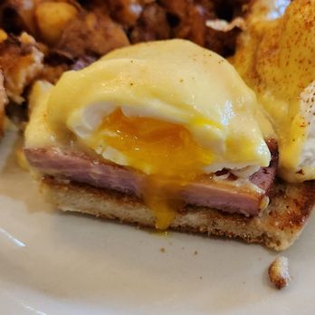 Bill's Cafe - Nice thick Canadian bacon on the Eggs Benedict! - Breakfast & Brunch Near Me - San Jose, California Bill's Cafe - Nice thick Canadian bacon on the Eggs Benedict! - Breakfast & Brunch Near Me - San Jose, California