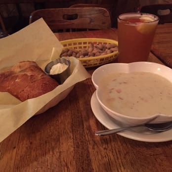 Quinn's Lighthouse - Clam Chowder and Monday $3.00 pint of Hefeweizen - Seafood Near Me - Oakland, California Quinn's Lighthouse - Clam Chowder and Monday $3.00 pint of Hefeweizen - Seafood Near Me - Oakland, California
