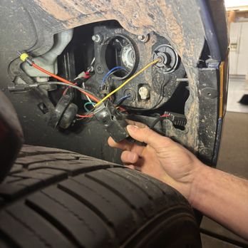 CARSTAR Automotive Collision Services - another example of brilliant wiring - Body Shops Near Me - Phoenix, Arizona CARSTAR Automotive Collision Services - another example of brilliant wiring - Body Shops Near Me - Phoenix, Arizona