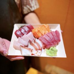 Maguro Brothers Hawaii - Sashimi Platter