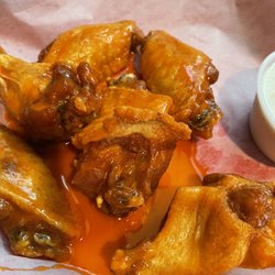 Lighthouse Sports Bar - Wings