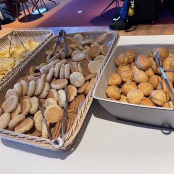 Aspire Lounge - Biscuits - Airport Lounges Near Me - Vantaa, 18